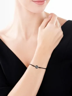New Apart Bransoletka z elementami żółtego złota, diamentem i onyksem  - litera M - próba 375