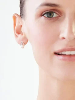 Apart Kolczyki z białego złota z diamentami i perłami - próba 585< Kolczyki Z Diamentami