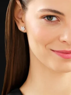 Apart Kolczyki z białego złota z diamentami - kwiaty - 0,94 ct - próba 585< Kolczyki Z Diamentami