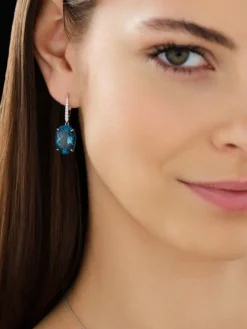Apart Kolczyki z białego złota z brylantami i topazami London Blue - próba 585< Kolczyki Z Diamentami