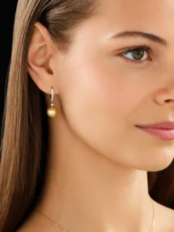 Sale Apart Kolczyki z żółtego złota z brylantami i perłami Golden South Sea - próba 585