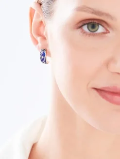 Online Apart Kolczyki z żółtego złota z brylantami i emalią - 0,03 ct - próba 375