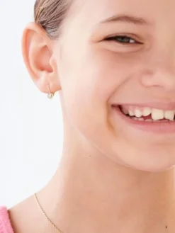 Apart Kolczyki z żółtego złota z diamentami - serca - 0,03 ct - próba 375< Wszystkie