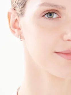 Apart Kolczyki z żółtego złota z diamentami - 0,03 ct - próba 375< Wszystkie