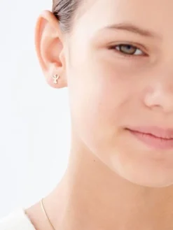 Apart Kolczyki z żółtego złota z diamentami - aniołki - 0,004 ct - próba 375< Kolczyki Z Diamentami