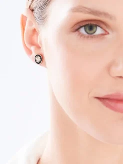 Best Apart Kolczyki z żółtego złota z diamentami i emalią - kwiaty - 0,008 ct - próba 375