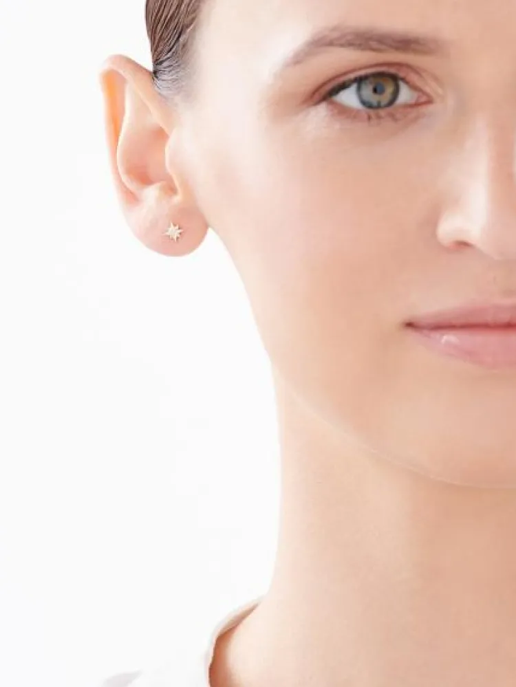 Clearance Apart Kolczyki z żółtego złota z diamentami - gwiazdy - 0,006 ct - próba 375