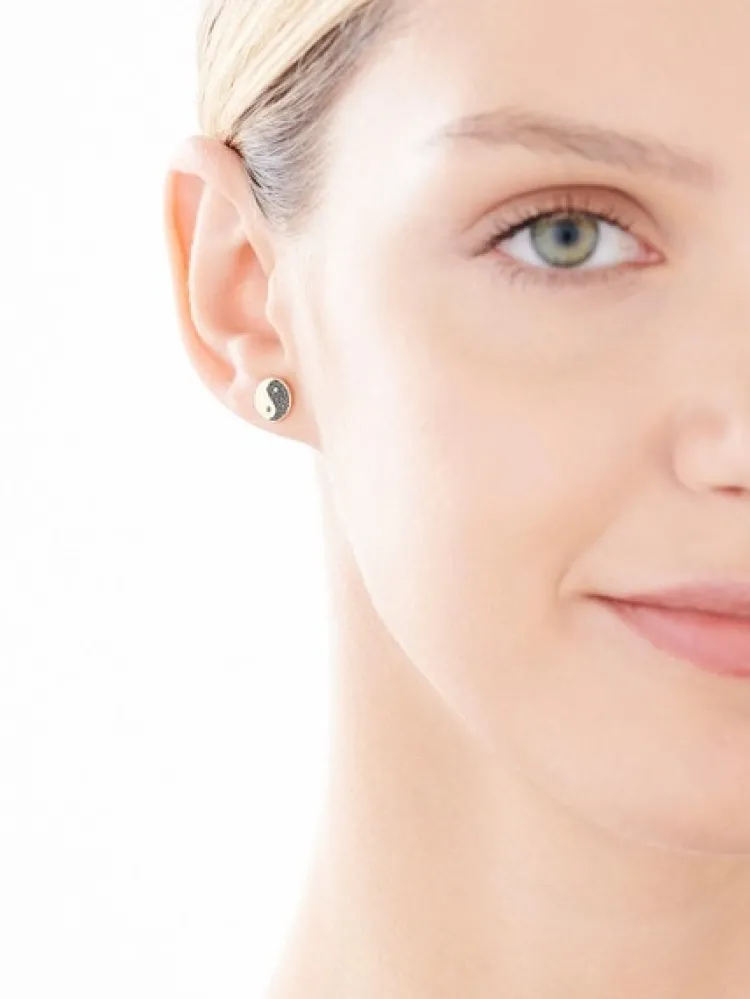Apart Kolczyki z żółtego złota z diamentami - yin yang - 0,016 ct - próba 375< Wszystkie