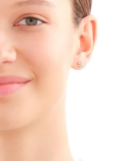 Apart Kolczyki z żółtego złota z diamentami - kwiaty - 0,05 ct - próba 585< Wszystkie