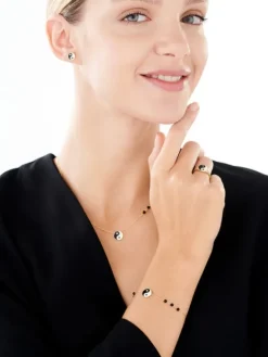 Apart Kolczyki z żółtego złota z diamentami i emalią - yin yang - 0,01 ct - próba 375< Kolczyki Z Diamentami