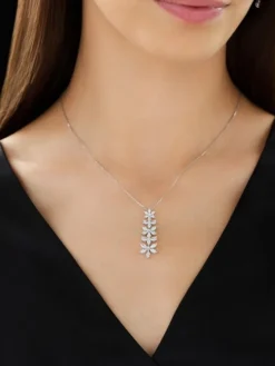 Apart Naszyjnik z białego złota z diamentami - kwiaty - 1,93 ct - próba 750< Wszystkie