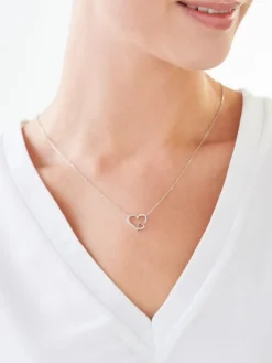 Apart Naszyjnik z białego złota z diamentami - serca - 0,01 ct - próba 375< Naszyjniki