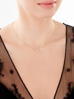 Apart Naszyjnik z żółtego złota z diamentami - kwiaty - 0,10 ct - próba 375< Naszyjniki