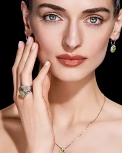 Hot Apart Pierścionek z białego i żółtego złota z diamentami - VS2/Fancy Light Yellow - 1,57 ct - próba 750