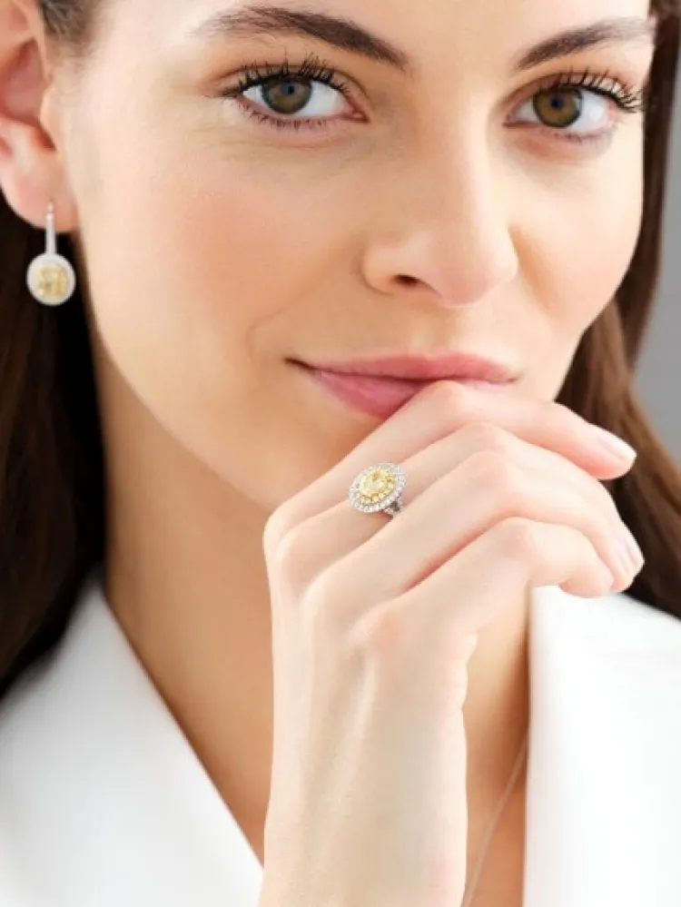 Hot Apart Pierścionek z białego i żółtego złota z diamentami - VS2/Fancy Light Yellow - 1,57 ct - próba 750