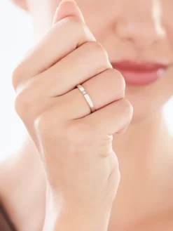 New Apart Pierścionek z białego złota z brylantem - 0,006 ct - próba 375