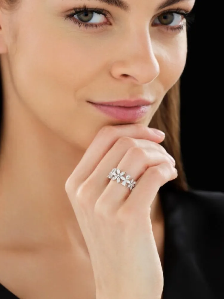 Apart Pierścionek z białego złota z diamentami - kwiaty - 1,35 ct - próba 750< Wszystkie