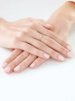 New Apart Pierścionek z białego złota  z brylantem - 0,03 ct - próba 375