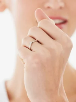 Apart Pierścionek z białego złota z brylantem - 0,08 ct - próba 750< Pierścionki