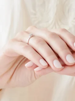 Apart Pierścionek z białego złota z brylantem - 0,09 ct - próba 585< Pierścionki