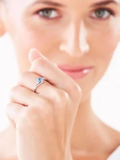 Apart Pierścionek z białego złota z diamentami i topazem - próba 585< Pierścionki