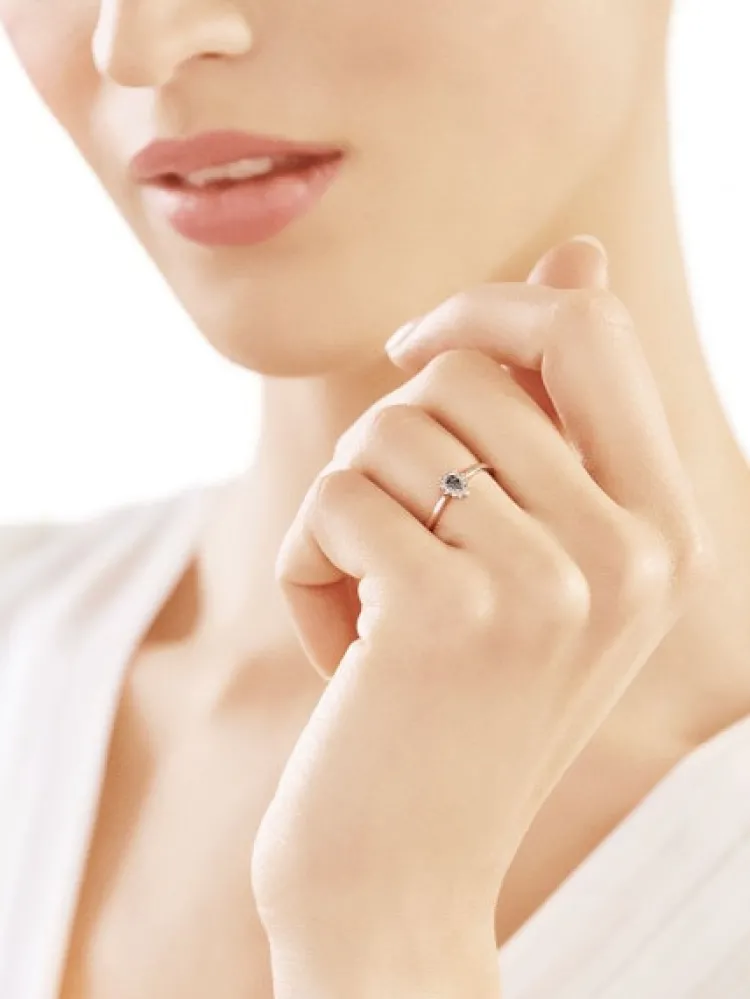 Apart Pierścionek z białego złota z diamentami - 0,04 ct - próba 375< Pierścionki
