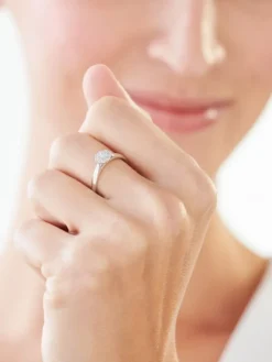 Clearance Apart Pierścionek z białego złota z diamentami - 0,05 ct - próba 375