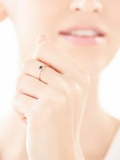 Apart Pierścionek z białego złota z diamentami - 0,07 ct - próba 375< Pierścionki