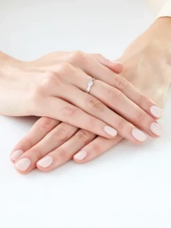 Apart Pierścionek z białego złota z brylantem - 0,04 ct - próba 375< Pierścionki