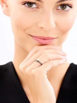 Apart Pierścionek z białego złota z czarnymi brylantami - Eternity - 1,21 ct - próba 585< Wszystkie