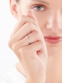 Hot Apart Pierścionek z białego złota z diamentami - 0,10 ct - próba 750