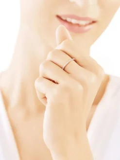 Apart Pierścionek z białego złota z diamentami - 0,06 ct - próba 375< Pierścionki