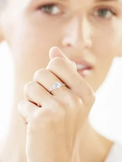 Apart Pierścionek z białego złota z diamentami i topazem Sky Blue - próba 375