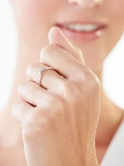 Online Apart Pierścionek z białego złota z diamentami - 0,09 ct - próba 585
