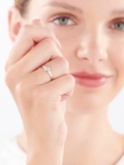 Hot Apart Pierścionek z białego złota z diamentami - 0,04 ct - próba 585