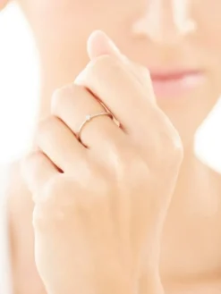Apart Pierścionek z białego złota z brylantem - 0,02 ct - próba 375< Pierścionki