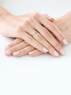 Apart Pierścionek z białego złota z brylantem - 0,02 ct - próba 585< Pierścionki