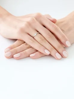 Apart Pierścionek z białego złota z brylantem - 0,02 ct - próba 375< Pierścionki