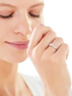 Apart Pierścionek z białego złota z diamentami - 0,15 ct - próba 375< Pierścionki