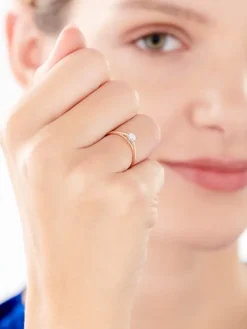 Apart Pierścionek z różowego i białego złota z brylantem - 0,13 ct - próba 585< Pierścionki