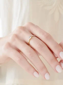 Sale Apart Pierścionek z żółtego i białego złota z brylantem - 0,02 ct - próba 375