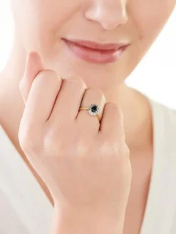 Apart Pierścionek z żółtego i białego złota z diamentami i szafirem - próba 585< Pierścionki