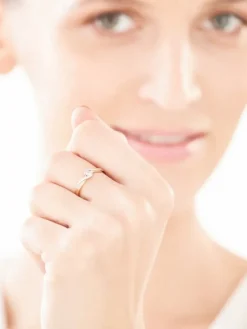 Apart Pierścionek z żółtego i białego złota z brylantem - 0,02 ct - próba 585< Pierścionki
