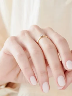 Apart Pierścionek z żółtego i białego złota z brylantem - 0,02 ct - próba 585< Pierścionki