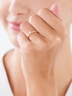 Online Apart Pierścionek z żółtego i białego złota z brylantem - 0,08 ct - próba 585