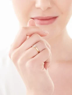 Best Apart Pierścionek z żółtego i białego złota z brylantem - 0,02 ct - próba 585