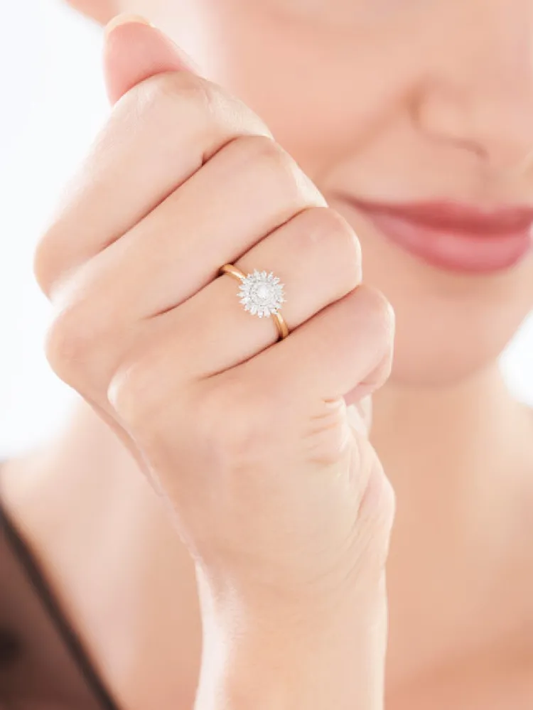 Apart Pierścionek z żółtego i białego złota z diamentami - 0,25 ct - próba 585< Pierścionki