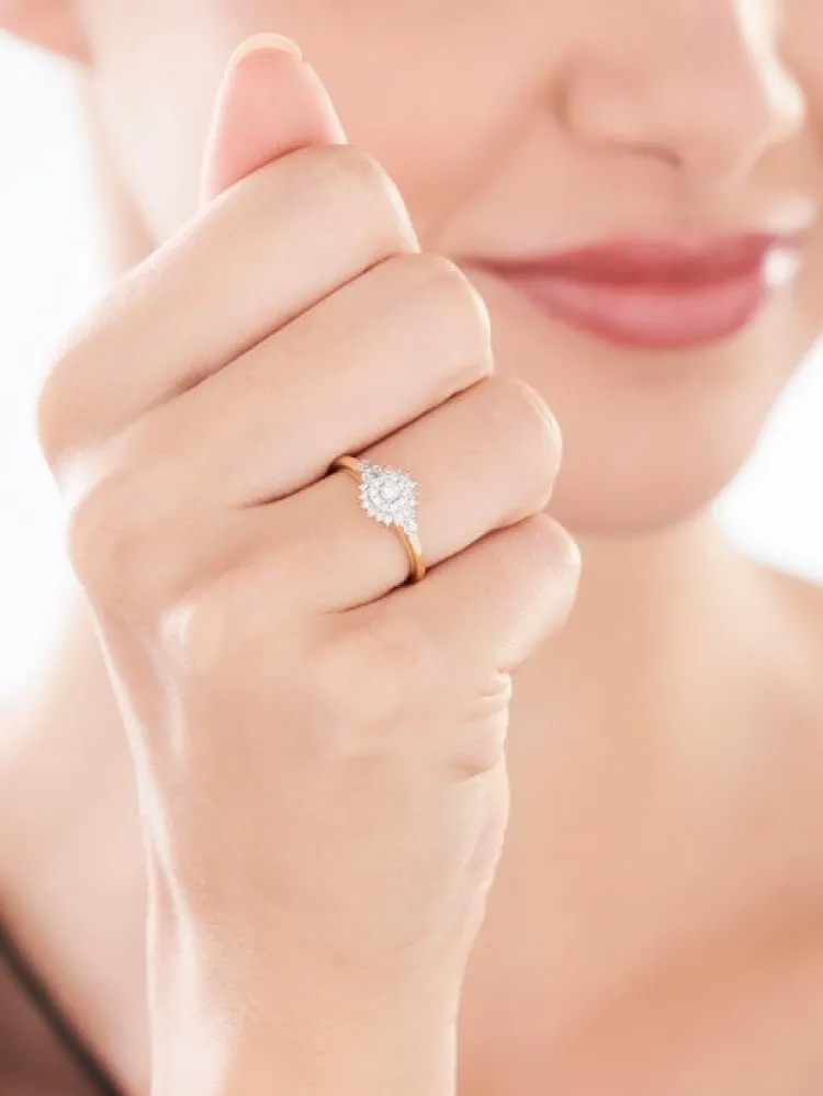 Apart Pierścionek z żółtego i białego złota z diamentami - 0,23 ct - próba 585< Pierścionki