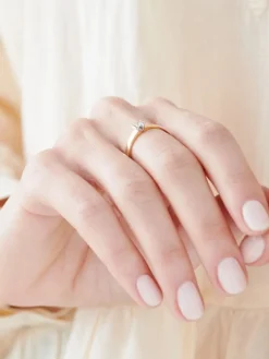 Discount Apart Pierścionek z żółtego i białego złota z brylantem - 0,06 ct - próba 585