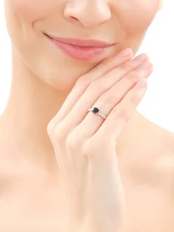 Online Apart Pierścionek z żółtego i białego złota z diamentami i topazem London Blue - próba 375